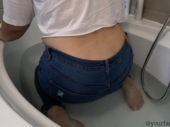 Bathtub bubbly farts in tight hot jeans