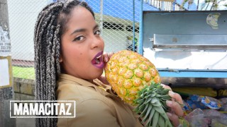 Sexy Latina Ana ebano recogido para follar duro con semental - CARNE DEL MERCADO