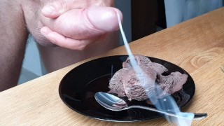 Thick polla te sirve Chocolate hielo Cream con semen recién azotado!