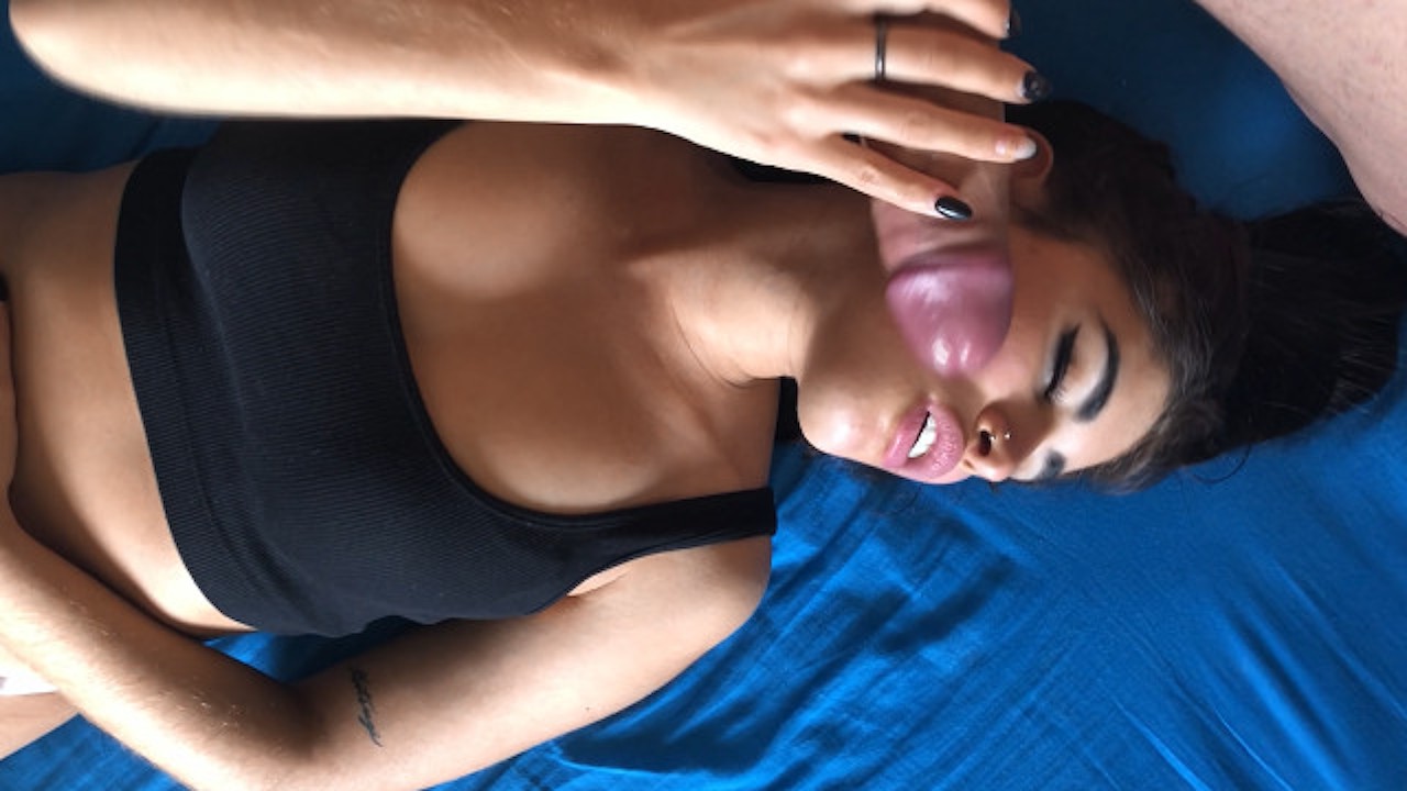 Я обожаю бить себя по лицу огромным членом моего парня