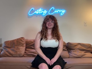 Casting Curvy: Busty Squirt Red Hoofd