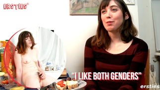 Ersties - Фиона Играет Со Своей Волосатой Киской