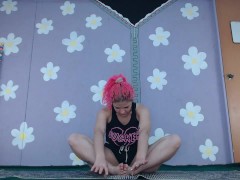 Cute MILF does yoga in tiny shorts