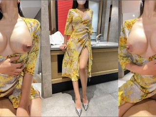 黄色いドレスの中国女性が試着室でエチエチ