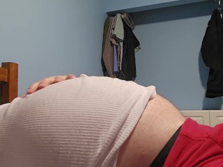 长期通货膨胀。 呻吟和呻吟，因为我尽量不弹出。