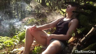 Fumando na floresta