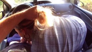 Facefucking ma baby-sitter dans la voiture avant de déposer sa maison