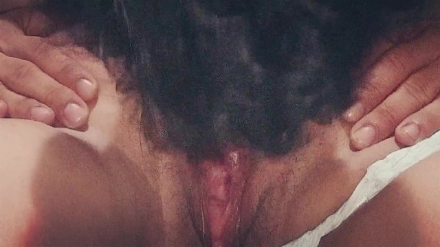 Watch Bondage Video:Tied to the bed, her ass hole receives tongues and laps from the big, heavy cock