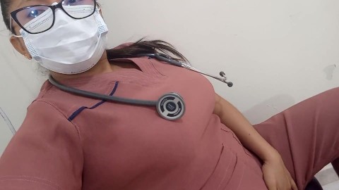 Mature surgery doctor makes homemade porn at her work clinic, real homemade porn