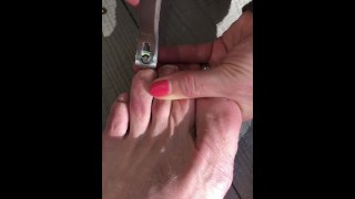 Pieds masculins Fetish - Vue rapprochée d’obtenir mes ongles taillés pour ceux qui aiment mes pieds