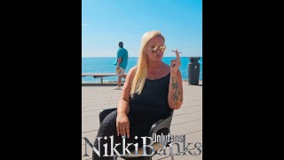 NikkiBanks Fetish fumando