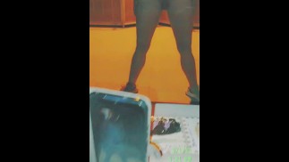 обнаженная на публике пробует фильтры Snapchat