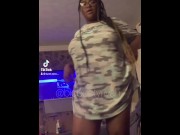 Preview 4 of Tiktok girl twerks to song