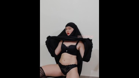Madrasta muito gostosa em Hijab Niqab preto e luvas brinca e seduz você com força