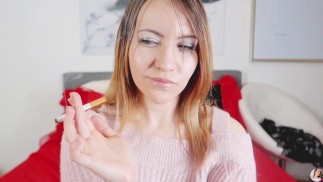 Невинная подружка курит для тебя (ФЕТИШ / КИНК)