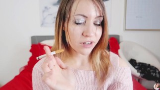 无辜的女朋友为你抽烟（恋物癖/扭结）