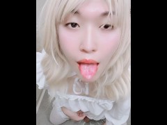 男の娘がシコシコオナニーして自分が出した精液飲んでみた - Screenshot 15 of 16 - Drinking Semen