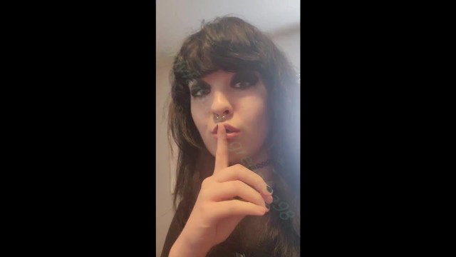 Я должен вести себя тихо в доме моей мамы! (предварительная версия)