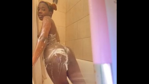 A very sexy fun shower with Alliyah Alecia 🧼