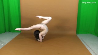Rima maakt acrobatiek echt speciaal met haar bewegingen