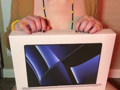 Topless ASMR MacBook Pro Unboxing