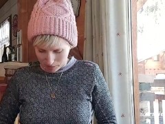 Ersties - Veronica B. squirtet im Schnee