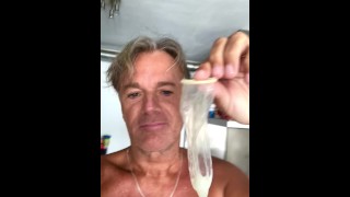 UltimateSlut Christophe envia preservativo de esperma cum para um fã