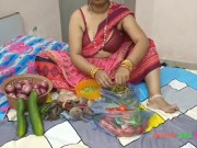 Preview 1 of XXX Desi Bhabhi Fucked By Customer While Selling Vegetables.