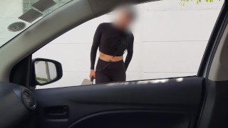 Procurando sexo por dinheiro na rua encontro uma mulher desconhecida com uma bunda linda