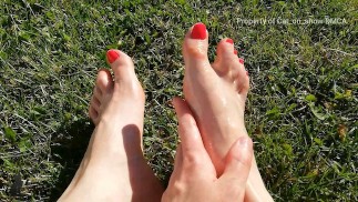 Масляный массаж босиком в саду (тизер)