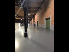 Profite de la nuit pour se déshabiller et rouler en vélo à Bruxelles 😱🫣