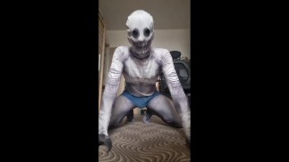 Грабли кончили в своей комнате. Ему это нравится