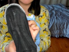 自分の生理用布ナプキンから強烈な刺激臭がして、咳と吐き気が止まらない日本人女性。 - Screenshot 7 of 16 - 生理