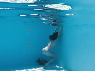 Hot Chick In Public Swimming Pool All Alone And Wet