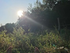 Загорали в общественном месте и она решила отсосать. Часть 1 - Screenshot 1 of 16 - Public