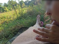 Загорали в общественном месте и она решила отсосать. Часть 1 - Screenshot 14 of 16 - Close Up