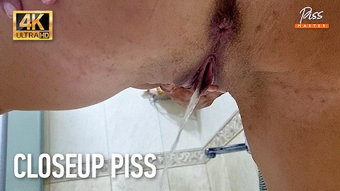 Sexy MILF close up pissing. Golden Rain. Close-up pussy. 4K (ep 727)