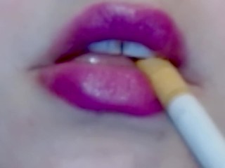 Paarse Lippenstift Roken Met Black Latex Handschoenen (FAN VIDEO) Speciale Bedankt!