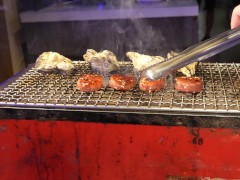 (IG: @326n.h)台灣燒肉店：服務員｜"BBQ restaurant server｜焼肉店の店員｜Pelayan restoran daging bakar｜Nhân viên nhà hàn