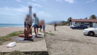 Naughty-Pocahontas Masturbándose En La Ducha En Publico