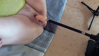 секс машина уничтожает киску подруги на высокой скорости