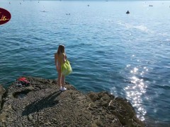 Bain de soleil nue à Cassis