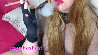 Roya Hashari 내 흡연자 선생님, 이 영화를 보고 있는 사람이 바로 당신입니까, 섹시한 숙녀가 담배를 피우고 있습니다.