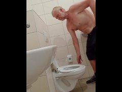 Wecko emiljeprase in action part2 - Screenshot 1 of 16 - Toilet