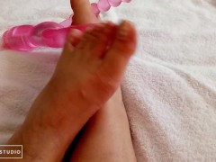 Con mis Pies Masturbo mi Dildo Favorito, Disfruta de un Fetiche de Pies