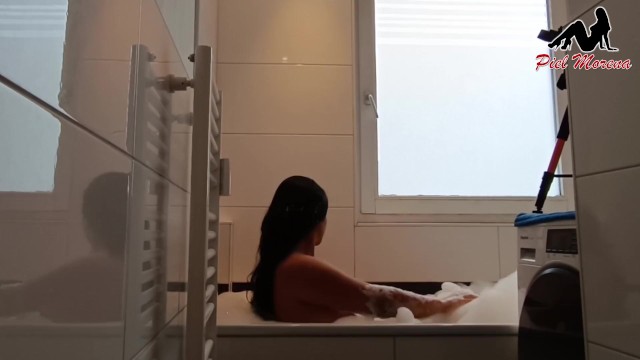 I Surprise my Stepdaughter with Golden Shower while she is Bathing