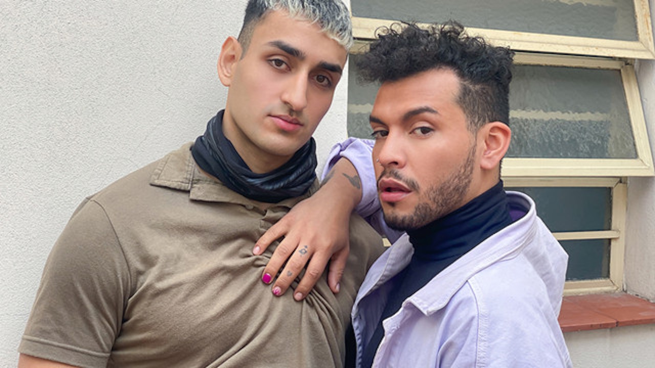 Argentinian Hunk Seduces his Hot Straight Taxi Driver with his Blowjob  Skills - DickRides - Pornhub.com