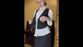 Une prof sexy vous apprendra à jouir