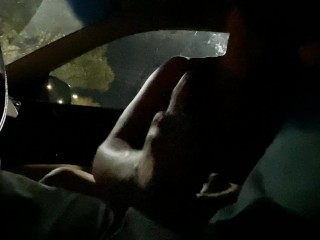 暗闇の中で車の中で彼をしごく - ジェイミー・ストーン