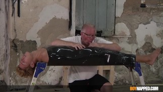 Twink Galiel Swan wird von Meister Sebastian Kane geblasen und